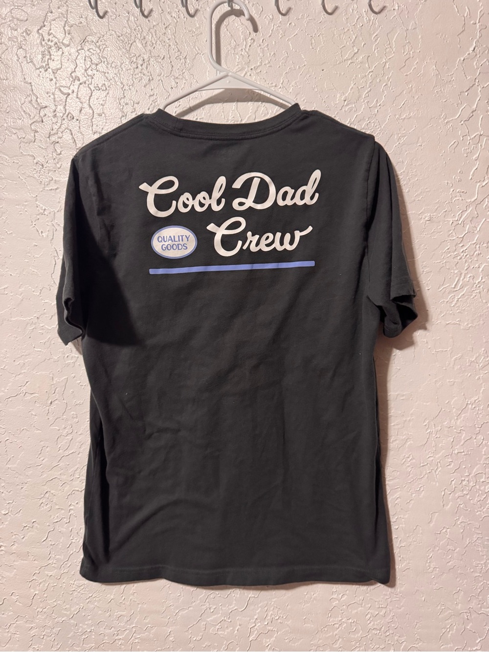 Old Navy Father's Day Graphic T-Shirt “Cool Dad Crew” 
Men’s size small